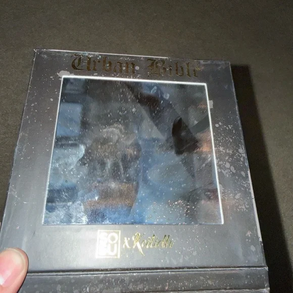 SOSU x Keilidh Urban Bible Eyeshadow Palette - Picture 5 of 5